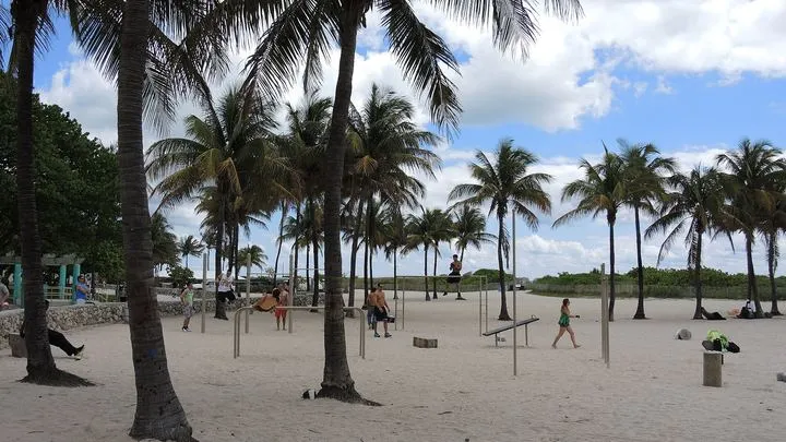Спортзал на пляже и Lummus Park в Майами-Бич — реальность