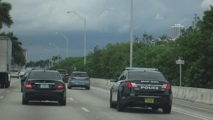 Танец на машине из трейлера GTA 6 и вирусное видео с дамбы MacArthur Causeway — реальность