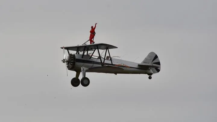 Человек на крыле биплана из трейлера GTA 6 и wing walking — реальность