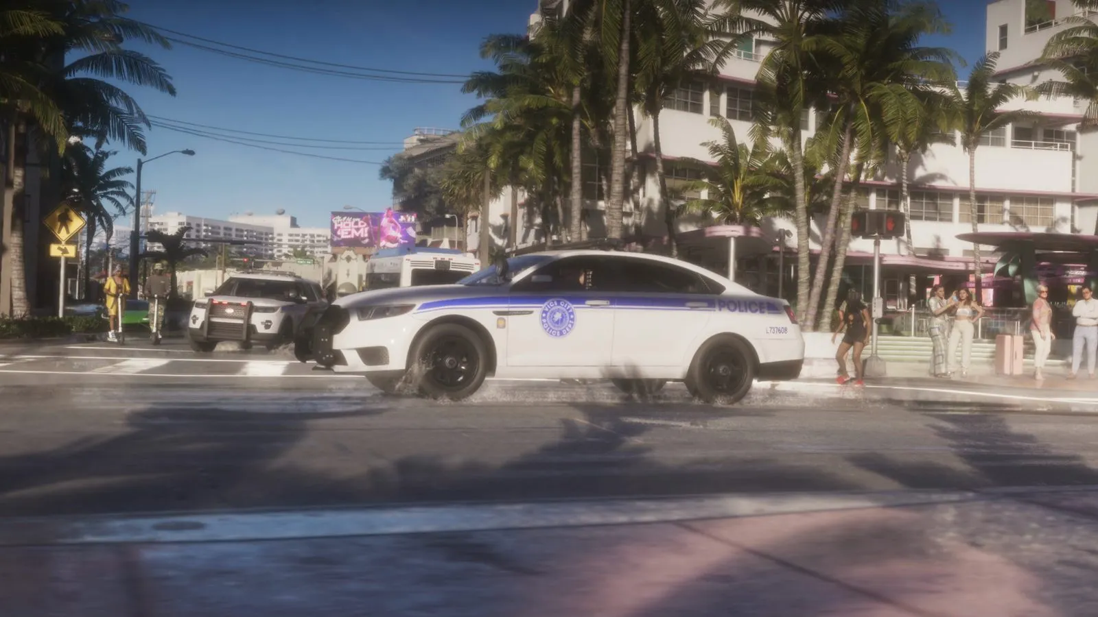 Полицейский седан в заносе на перекрёстке · третий трейлер GTA 6, 0:48 — GTA 6